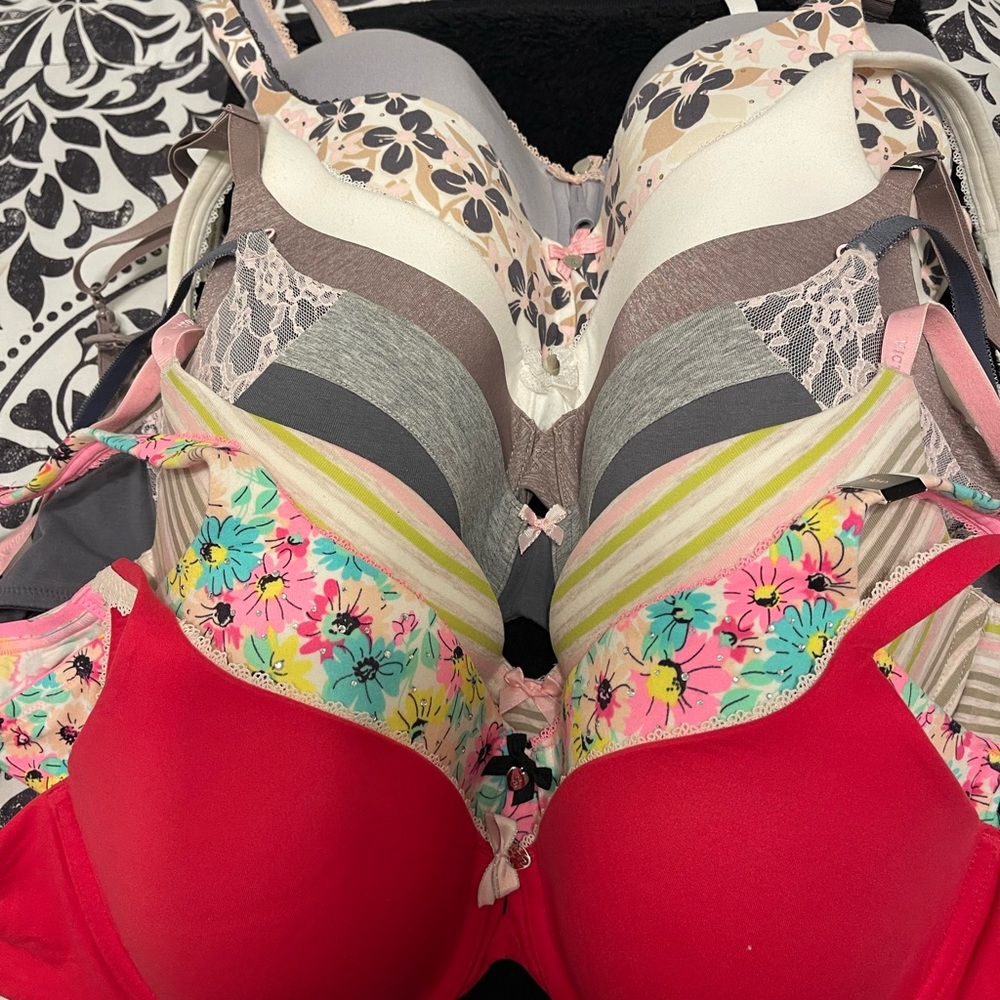 VS Bras new with tag